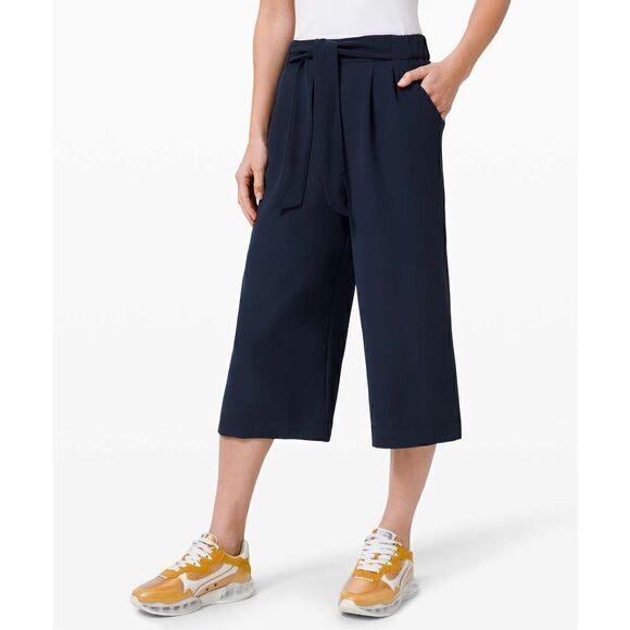 Womens Lululemon Noir Crop - Picture 1 of 7